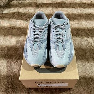 Yeezy Boost 700 size 6